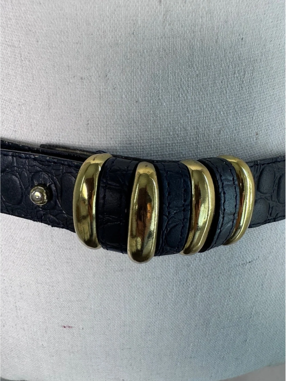 Black genuine leather belt w/ embossed crocodile texture & triple-loop buckle